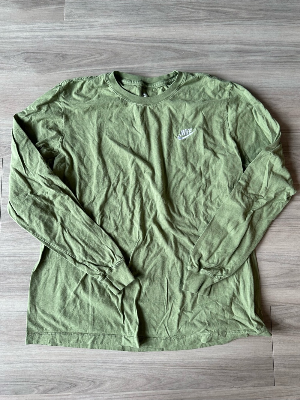 Nike women’s Long-Sleeve Crew Tee - Olive Green Size large